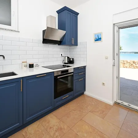 Kona Villa Tkon