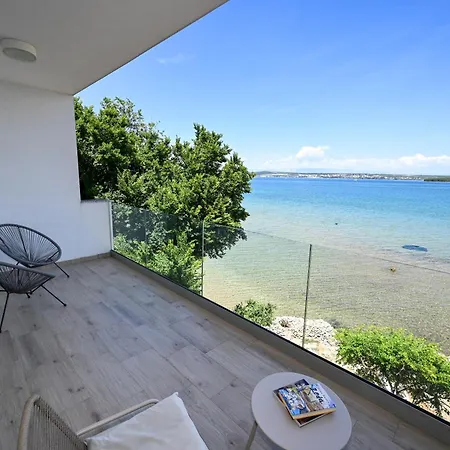Kona Villa Tkon