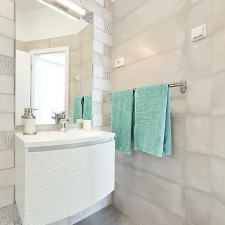 Kona Villa Tkon