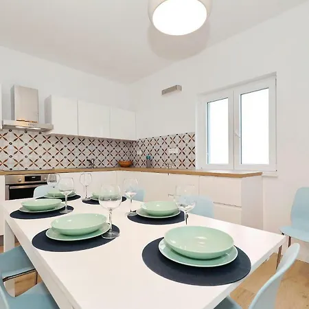 Kona Villa Tkon