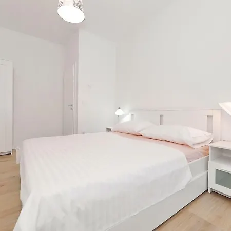 Kona Villa Tkon