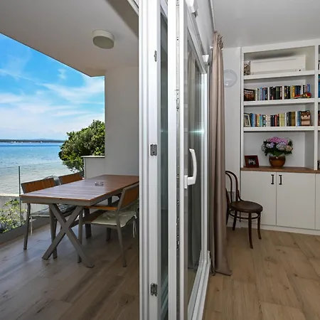 Kona Villa Tkon